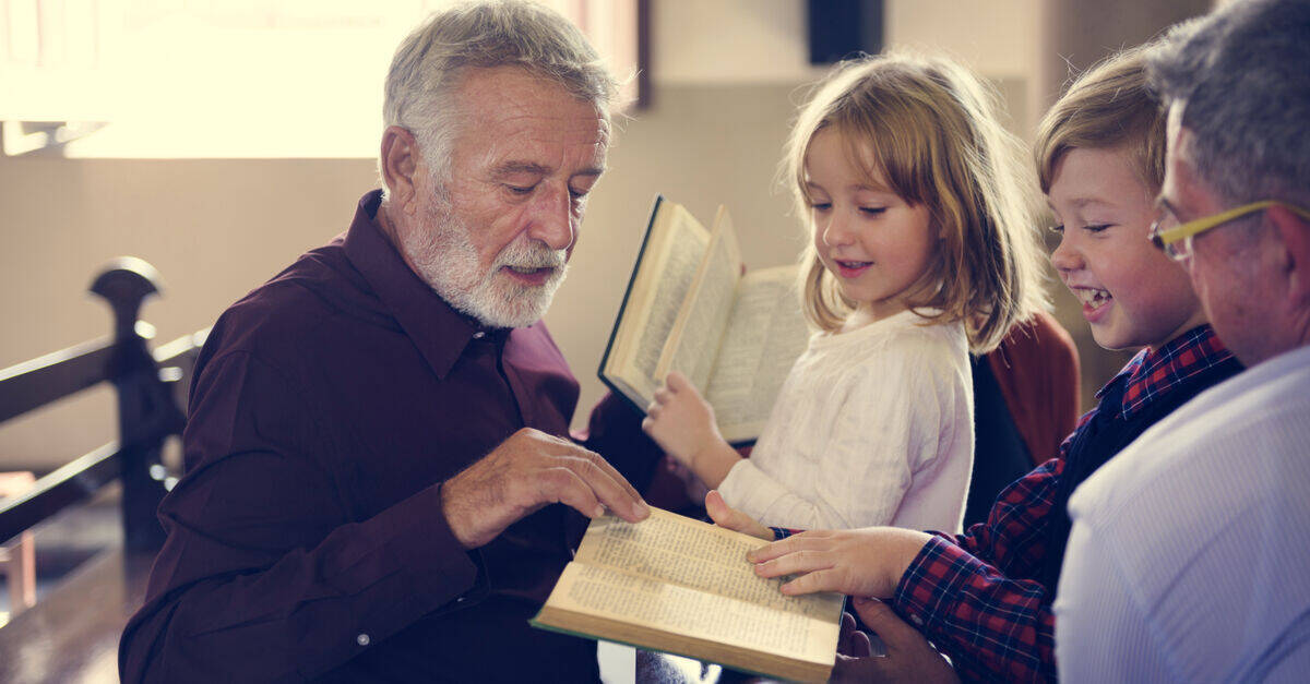 grandfather-teaches-bible